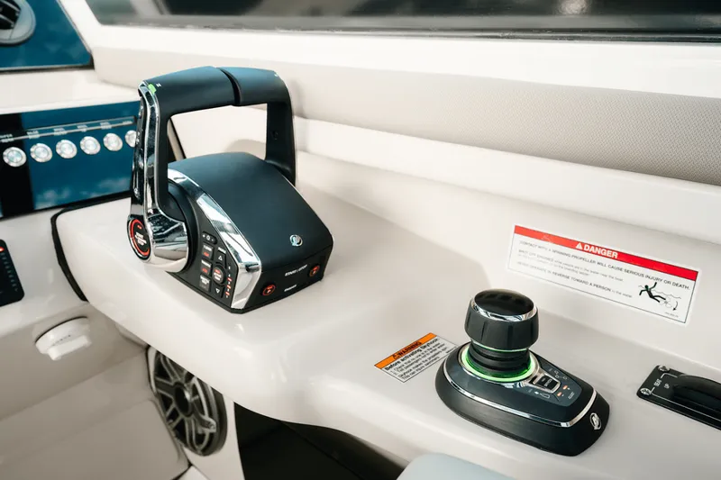 Slide: The Image of Boston Whaler 330 Vantage 2025 - 25