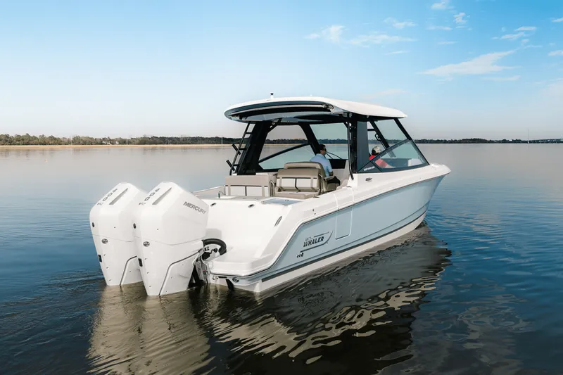 Slide: The Image of Boston Whaler 330 Vantage 2025 - 7