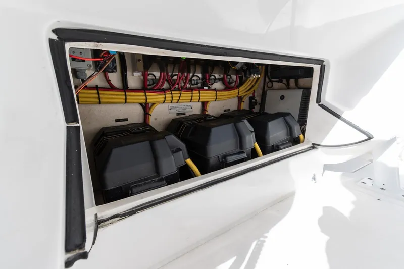 Slide: The Image of Intrepid 32 Double G - Battery Pack 2015 32 Intrepid 327 Double G - 3457136