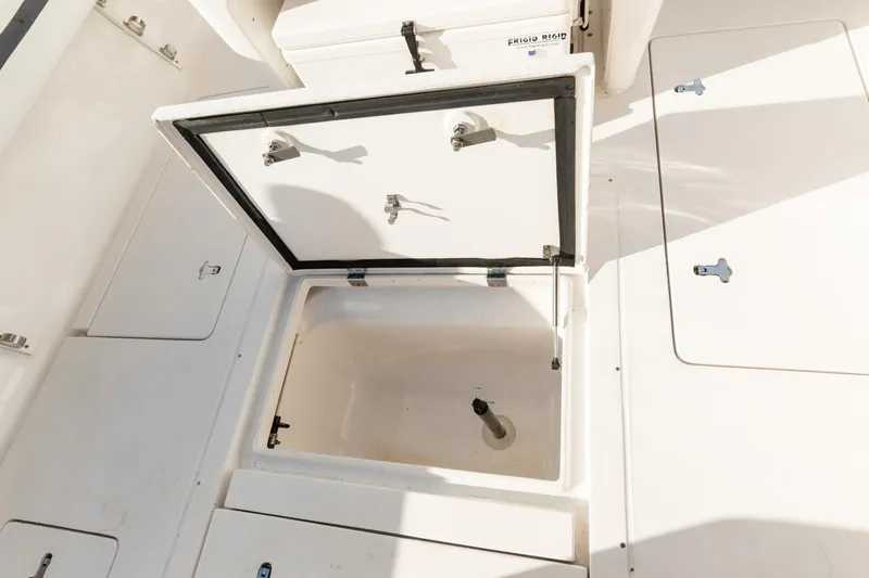 Slide: The Image of Intrepid 32 Double G - Cockpit Livewell 2015 32 Intrepid 327 Double G - 3457165