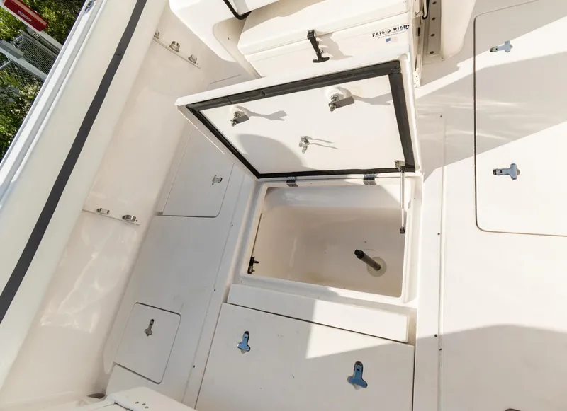 Slide: The Image of Intrepid 32 Double G - Cockpit Livewell 2015 32 Intrepid 327 Double G - 3457166