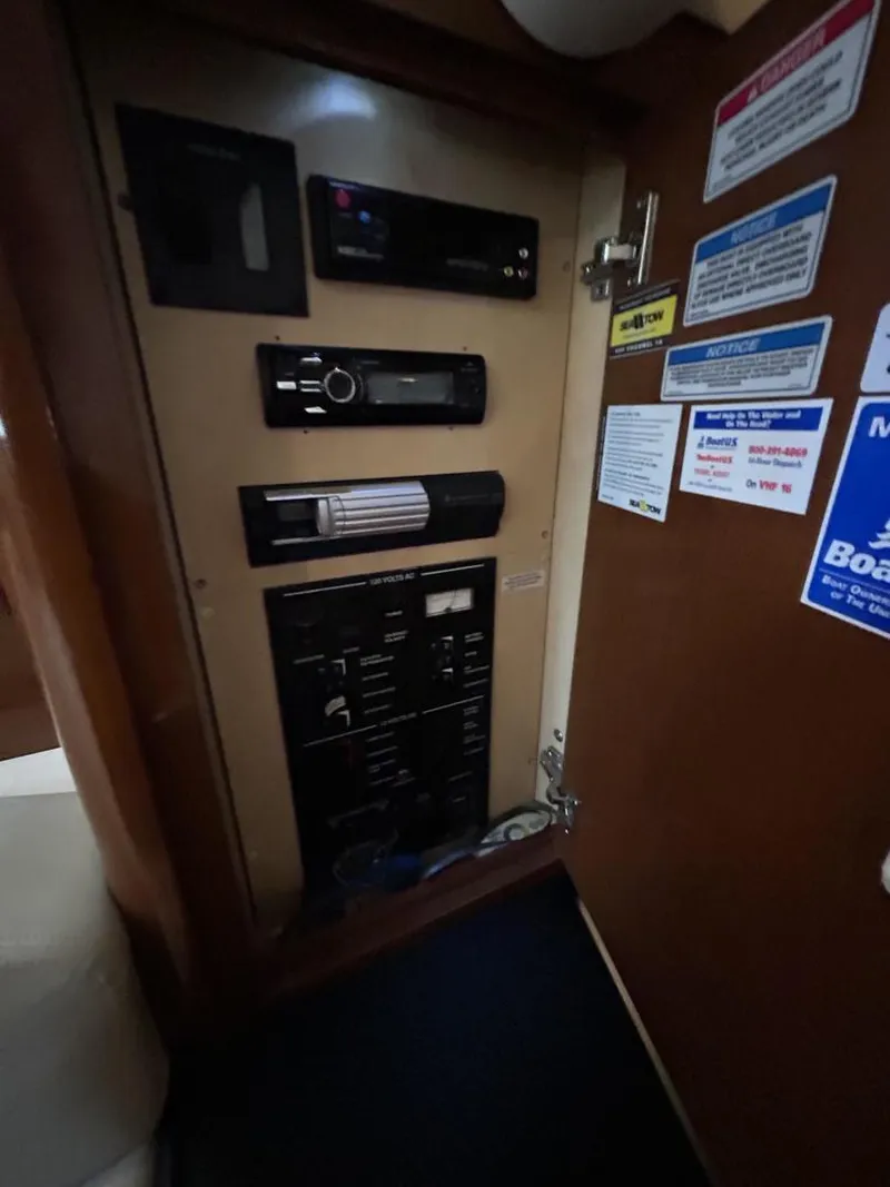 Slide: The Image of 2009 Sea Ray 310 Sundancer  Andrews Place Electrical - 3538264