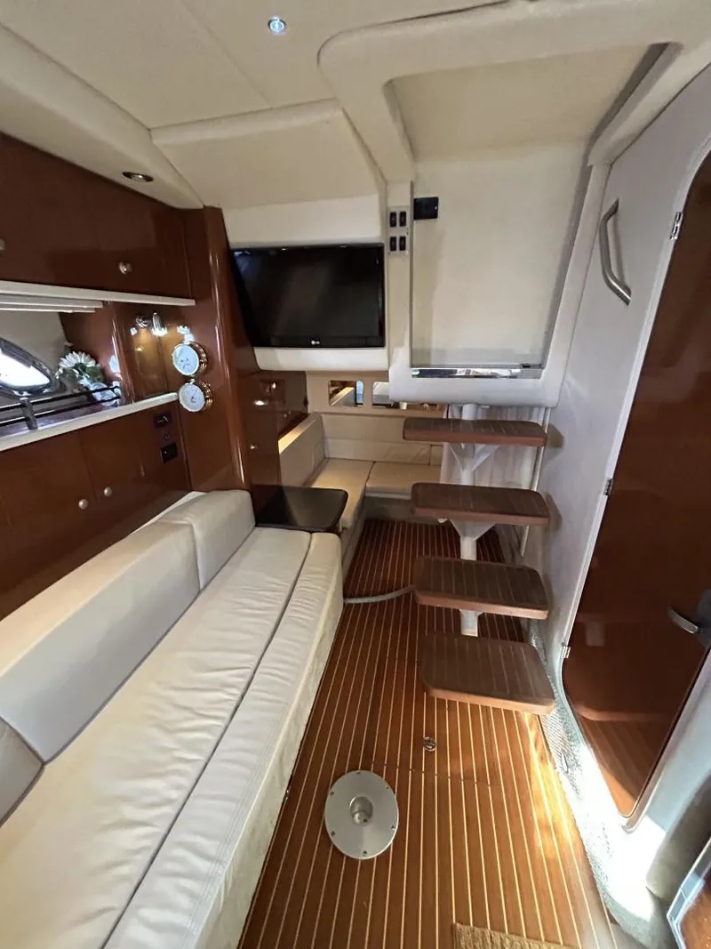 Slide: The Image of 2009 Sea Ray 310 Sundancer  Andrews Place Salon - 3538182