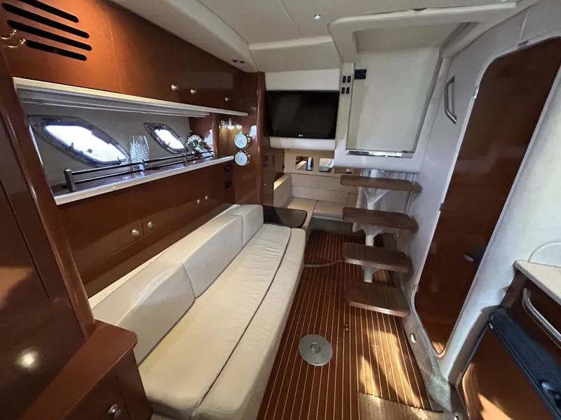 Slide: The Image of 2009 Sea Ray 310 Sundancer  Andrews Place Salon - 3538184