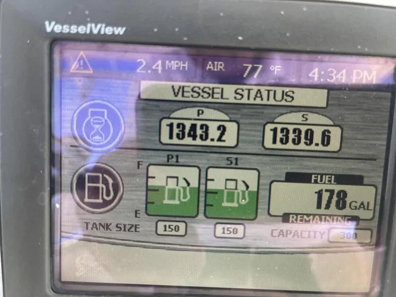 Slide: The Image of Boston Whaler 320 Outrage Cuddy Cabin 2008 - 3472514