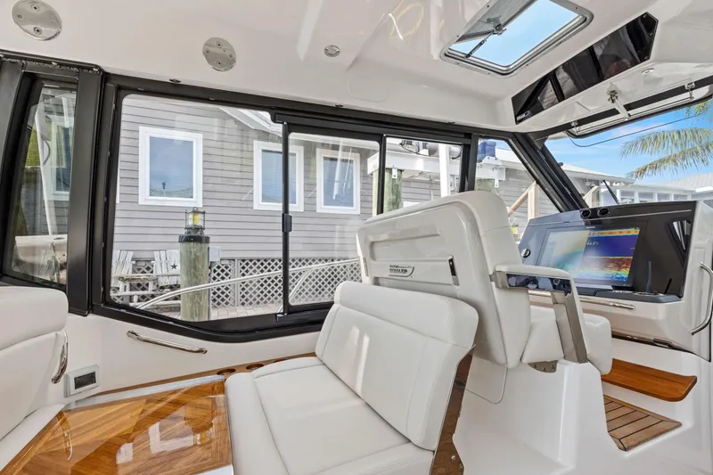 Slide: The Image of Boston Whaler 405 Conquest 2022 - 3473710