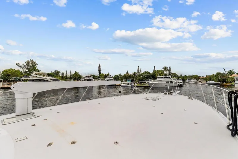 Slide: The Image of Hatteras 82 Convertible 1998 - 3477501