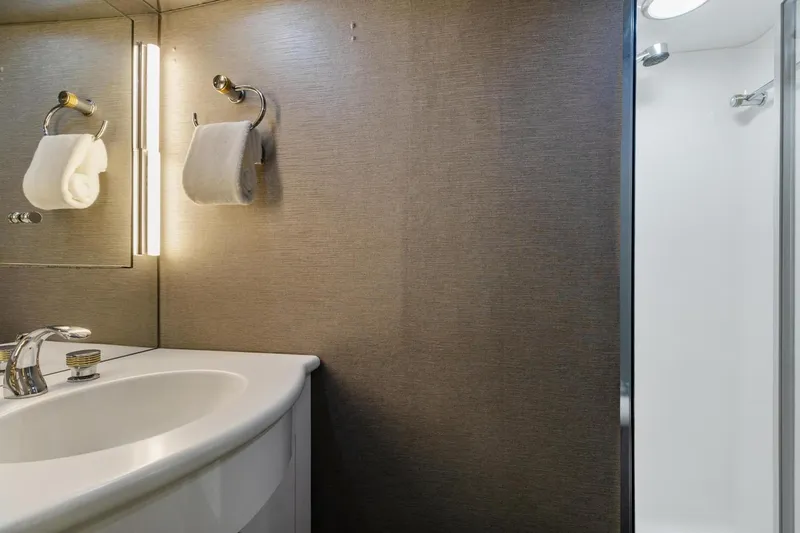 Slide: The Image of Hatteras 82 Convertible 1998 - 3477540