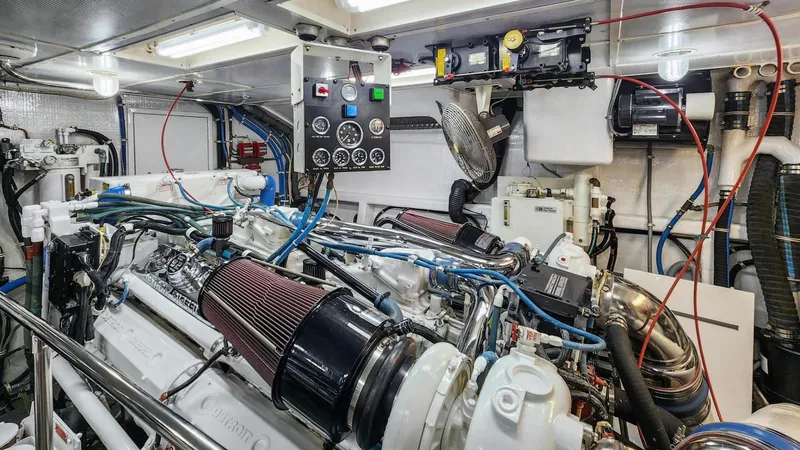 Slide: The Image of Hatteras 82 Convertible 1998 - 3477544