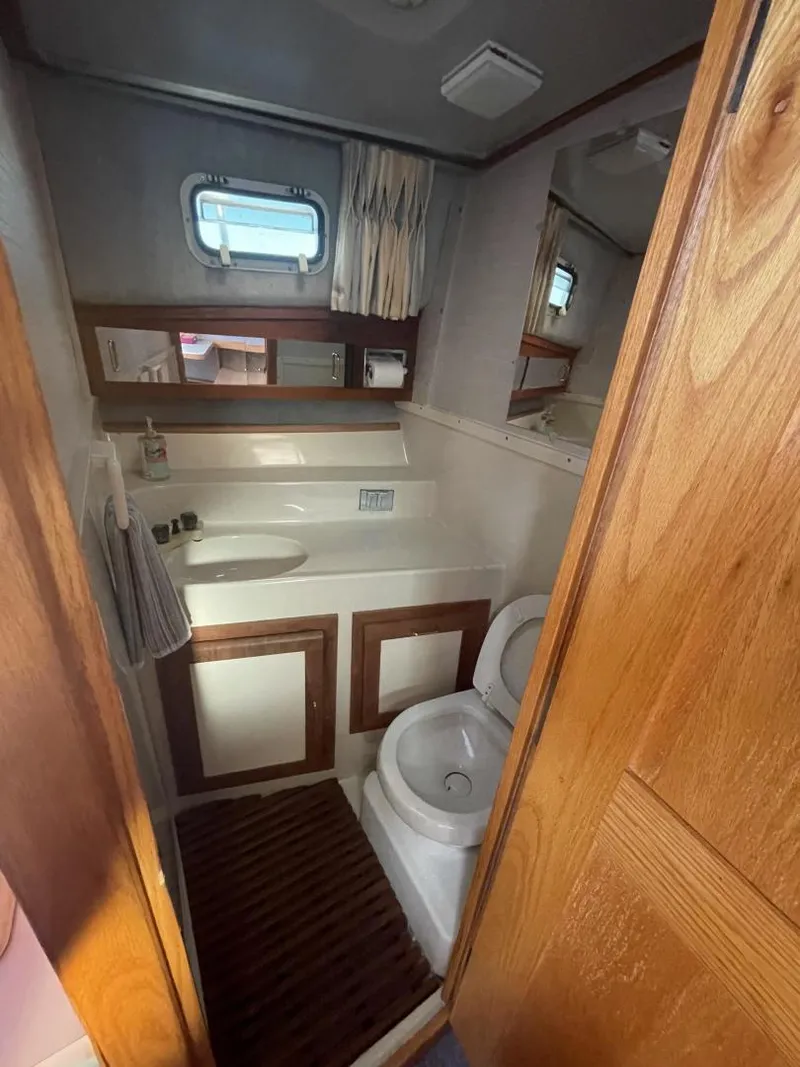 Slide: The Image of Mainship Nantucket 1988 - 3491710