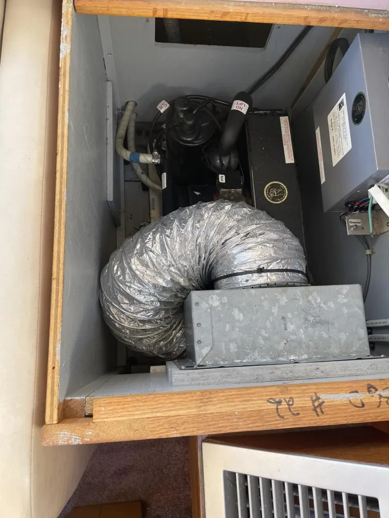 Slide: The Image of Mainship Nantucket 1988 - 3491719