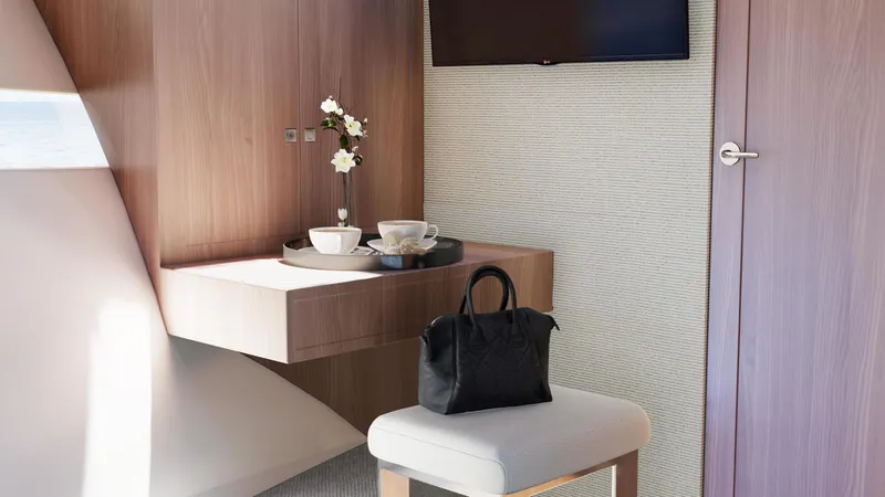 Slide: The Image of 605 Interior Master Forward - 3495383