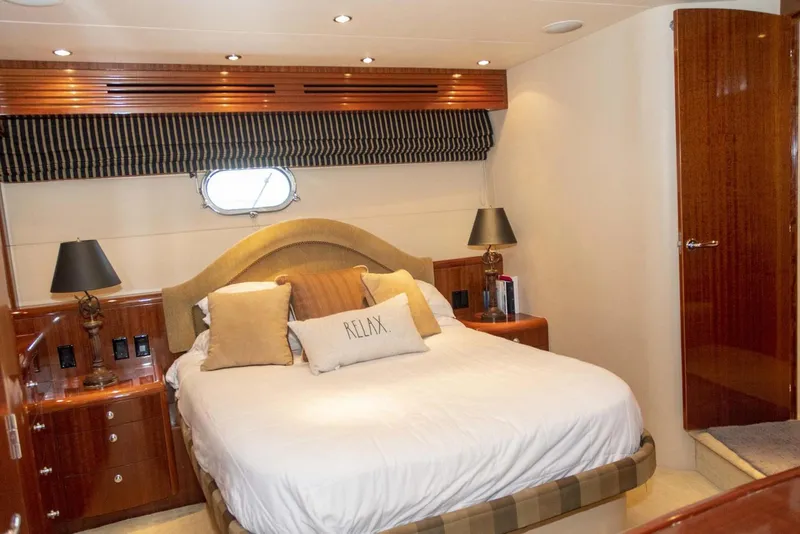 Slide: The Image of Hatteras Raised Pilothouse Motor Yacht 2002 - 3519891