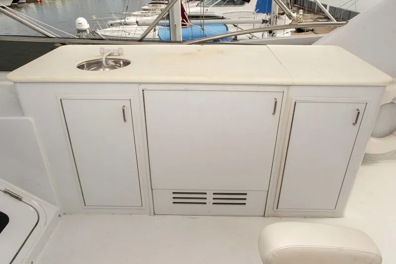 Slide: The Image of Hatteras Raised Pilothouse Motor Yacht 2002 - 3519922