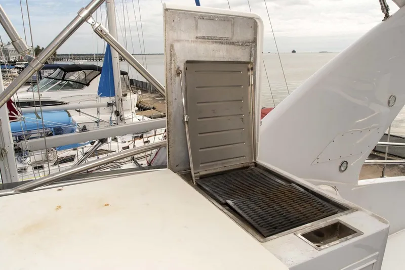 Slide: The Image of Hatteras Raised Pilothouse Motor Yacht 2002 - 3519924