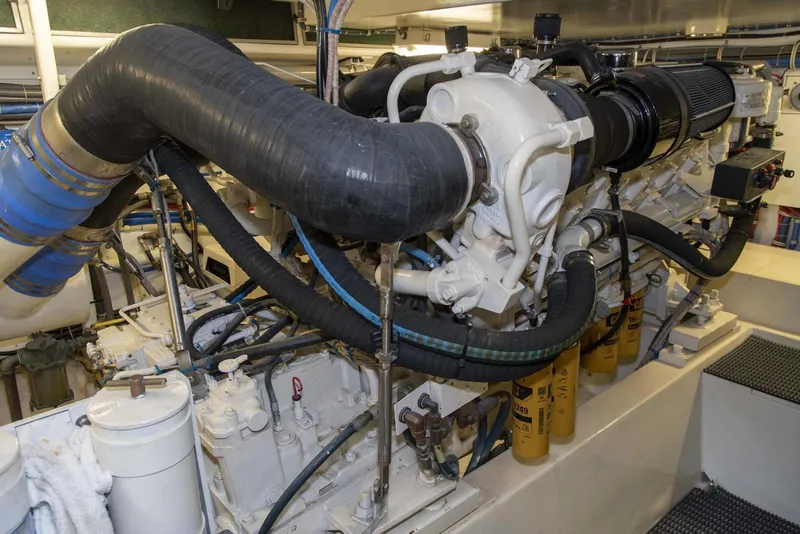 Slide: The Image of Hatteras Raised Pilothouse Motor Yacht 2002 - 3519941