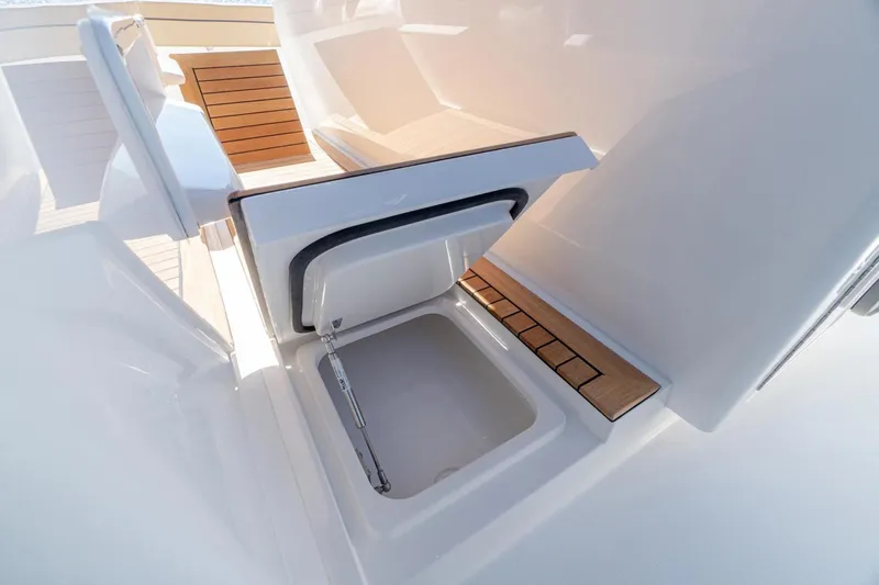 Slide: The Image of Valhalla Boatworks V-46 Center Console 2027 - 3510200
