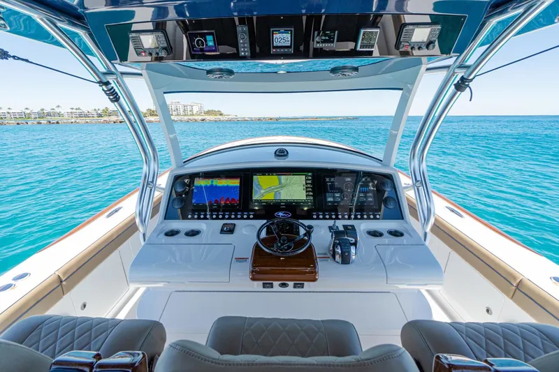 Slide: The Image of Valhalla Boatworks V-46 Center Console 2027 - 3510208