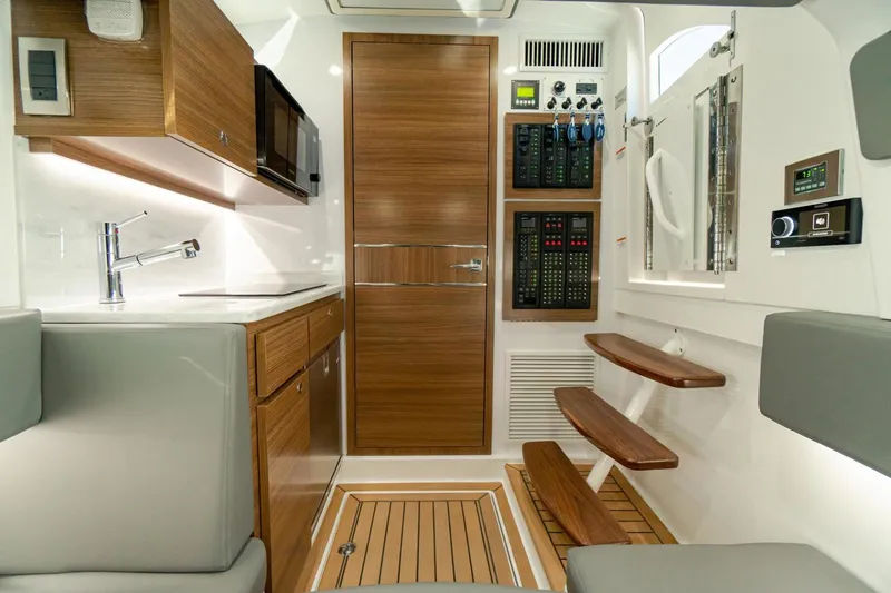 Slide: The Image of Valhalla Boatworks V-46 Center Console 2027 - 3510217