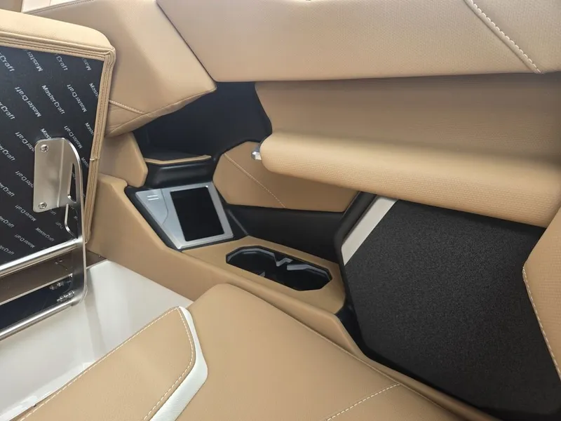 Slide: The Image of MasterCraft X22 2027 - 36