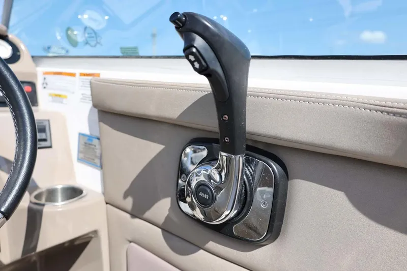 Slide: The Image of Regal Express 2017 - 3701123