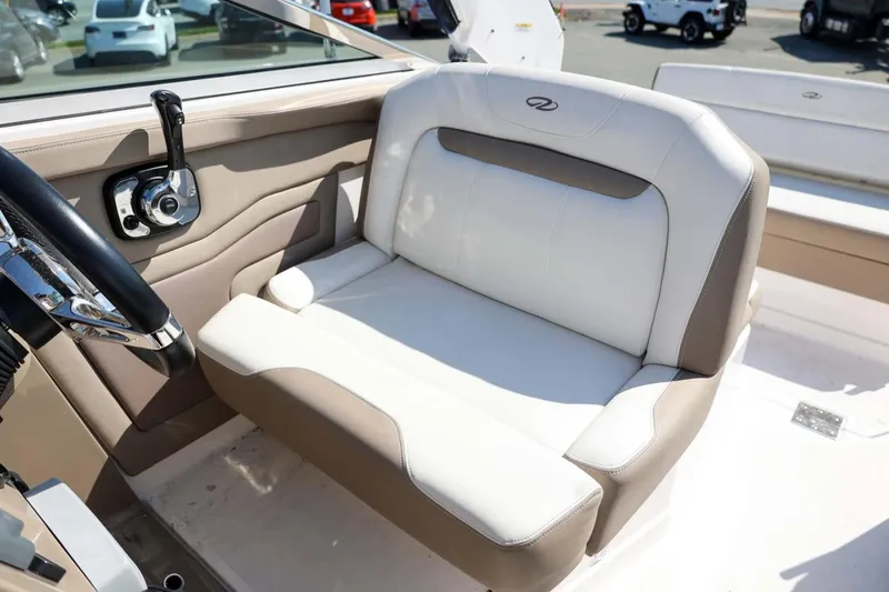 Slide: The Image of Regal Express 2017 - 3701125