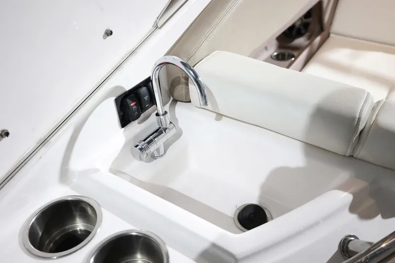 Slide: The Image of Regal Express 2017 - 3701128