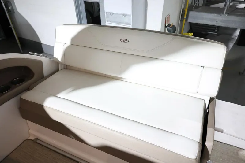 Slide: The Image of Regal Express 2017 - 3701133