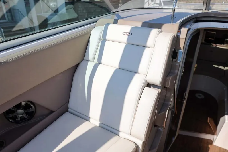 Slide: The Image of Regal Express 2017 - 3701135