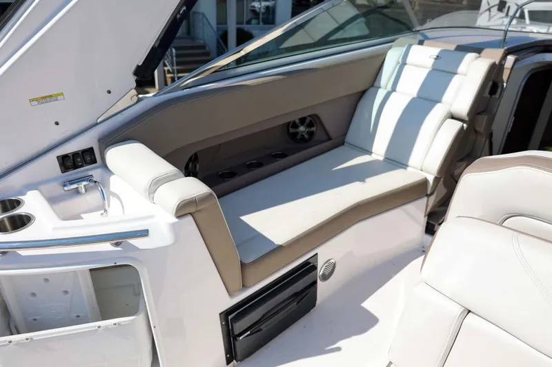 Slide: The Image of Regal Express 2017 - 3701136