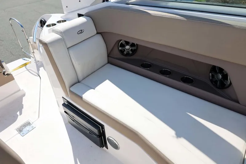 Slide: The Image of Regal Express 2017 - 3701137