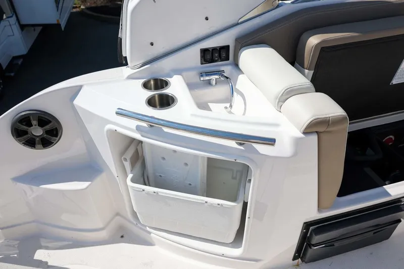 Slide: The Image of Regal Express 2017 - 3701138