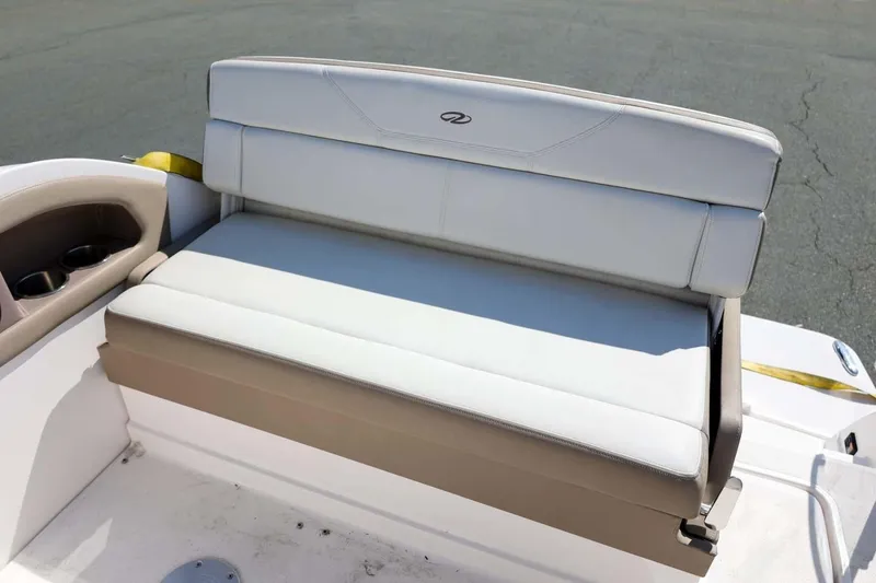 Slide: The Image of Regal Express 2017 - 3701141