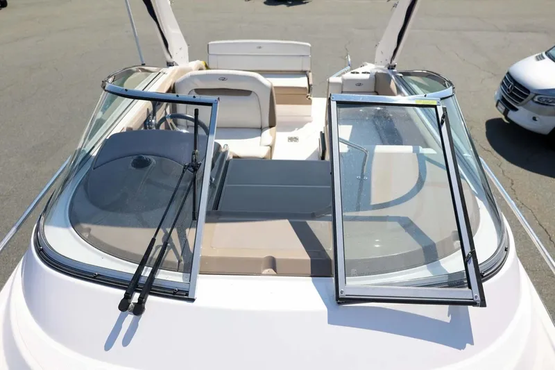 Slide: The Image of Regal Express 2017 - 3701098