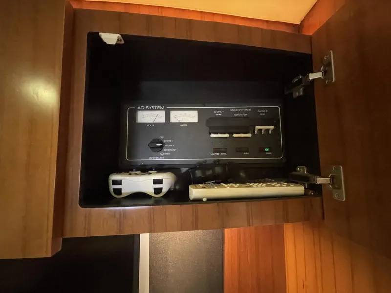 Slide: The Image of Tiara Sovran 2005 - 3552990