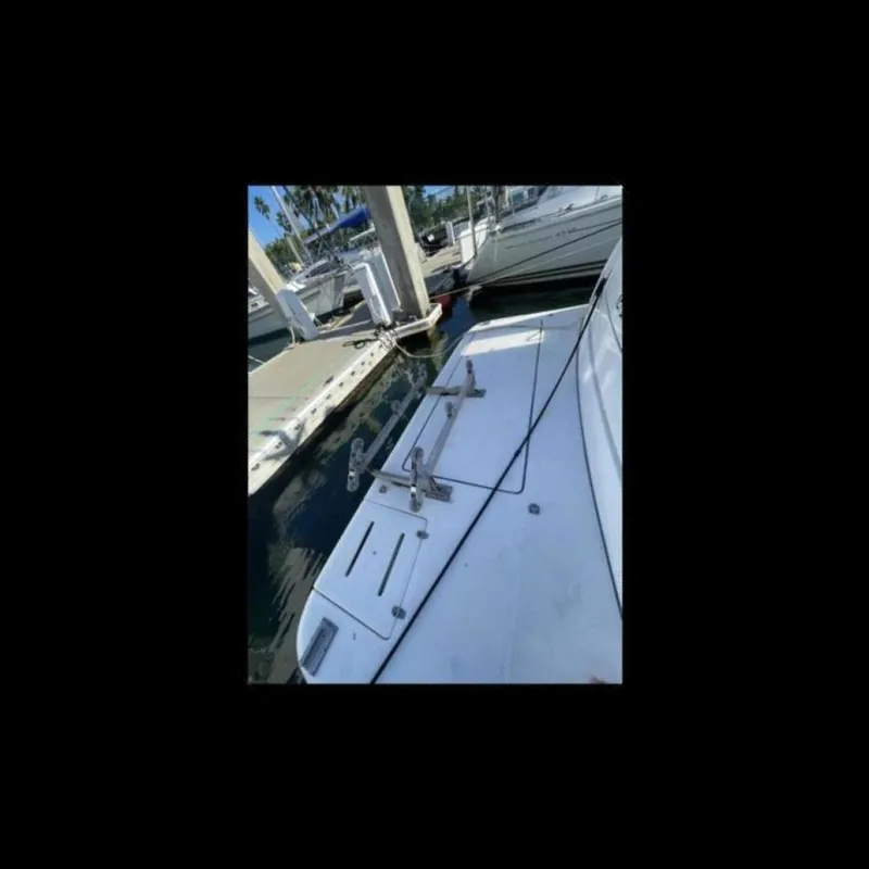 Slide: The Image of Tiara Sovran 2005 - 3553002