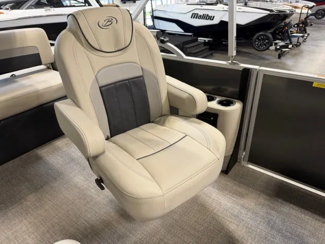 Slide: The Image of Barletta Boats C CLASS C22UC 2021 - 18