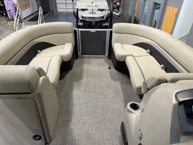 Slide: The Image of Barletta Boats C CLASS C22UC 2021 - 12