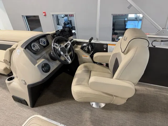 Slide: The Image of Barletta Boats C CLASS C22UC 2021 - 9