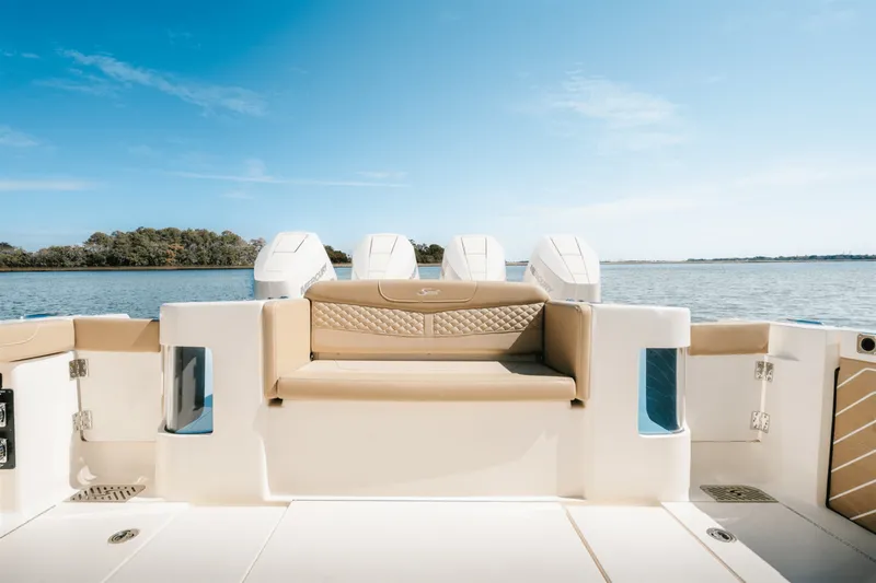 Slide: The Image of Scout 400 LXF 2025 - 10