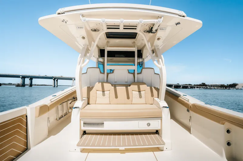 Slide: The Image of Scout 400 LXF 2025 - 13