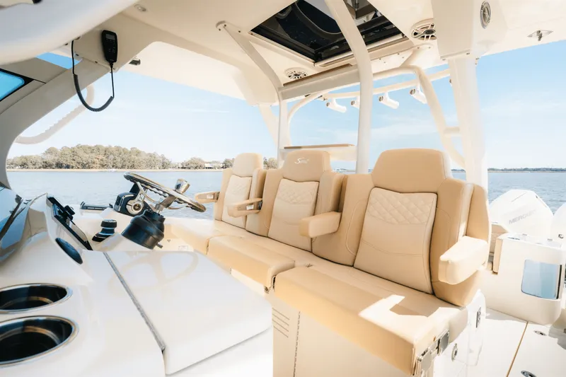 Slide: The Image of Scout 400 LXF 2025 - 17