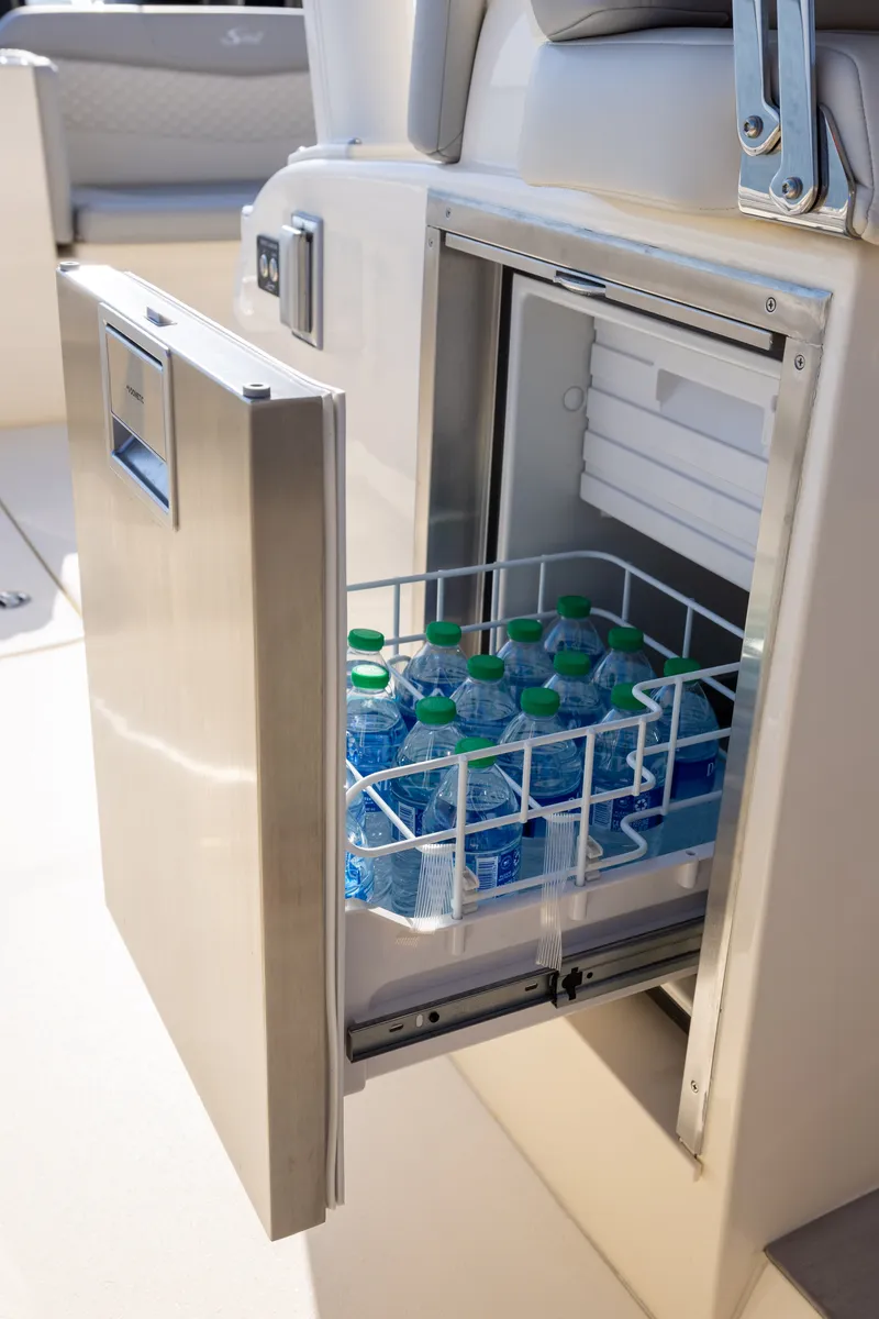 Slide: The Image of Scout 400 LXF 2025 - 18