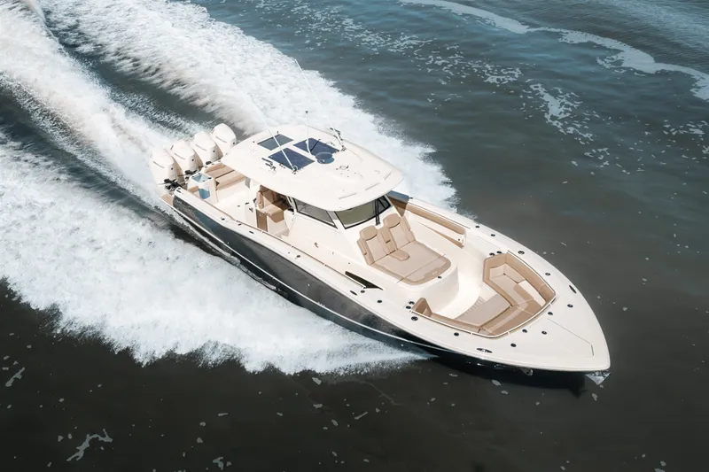 Slide: The Image of Scout 400 LXF 2025 - 2