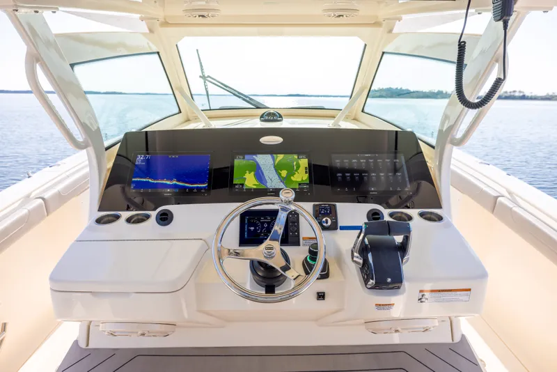 Slide: The Image of Scout 400 LXF 2025 - 21