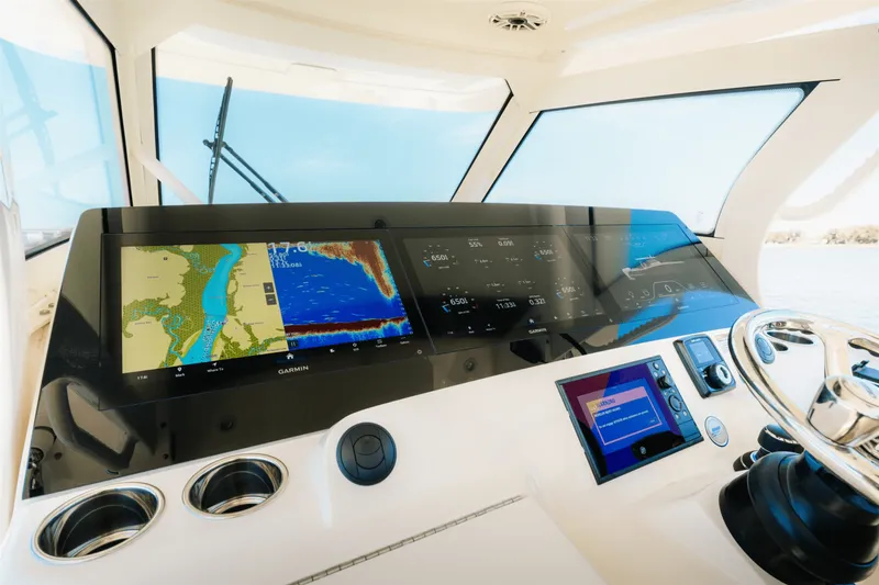 Slide: The Image of Scout 400 LXF 2025 - 22