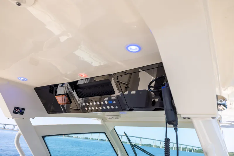 Slide: The Image of Scout 400 LXF 2025 - 26