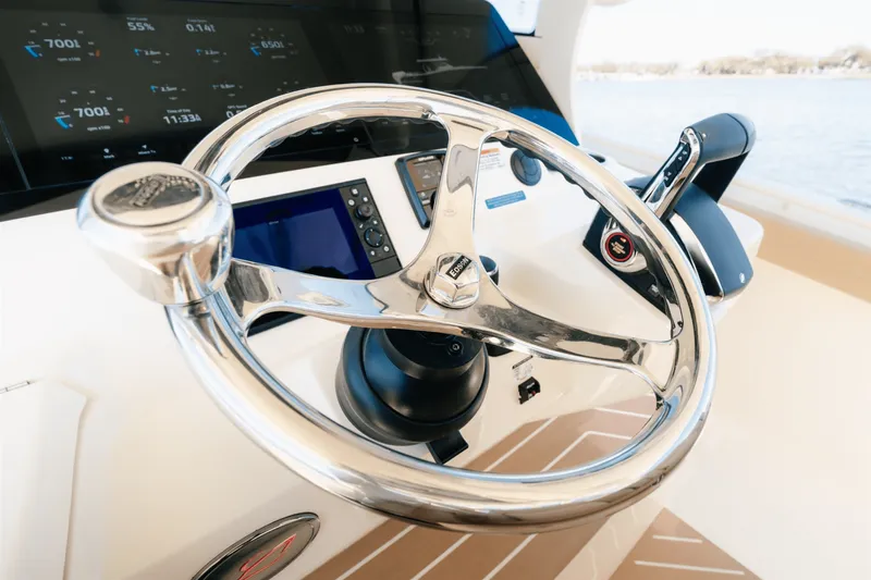 Slide: The Image of Scout 400 LXF 2025 - 23