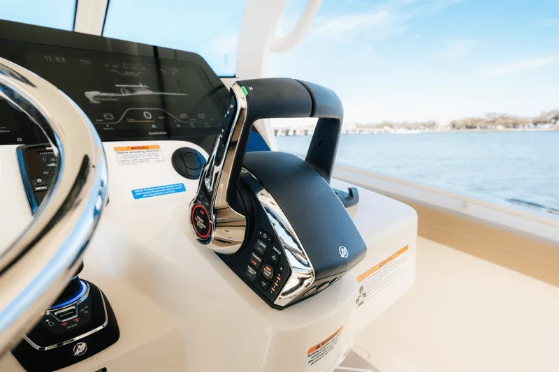 Slide: The Image of Scout 400 LXF 2025 - 24