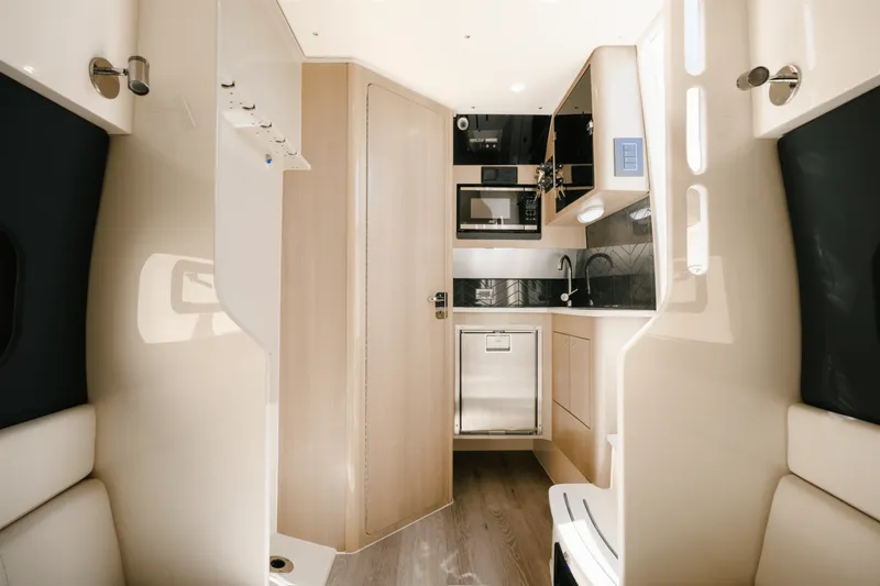 Slide: The Image of Scout 400 LXF 2025 - 26